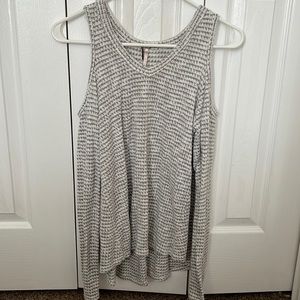 Size M gray and white patterned cold shoulder sweater